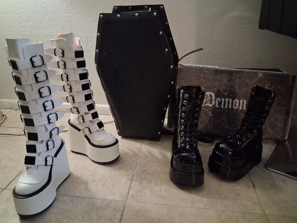 Demonia DOLLSKILL Size 8 Boots