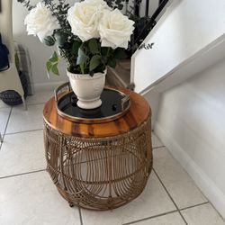 Coffee table or Side table / Mesa de Ratan 