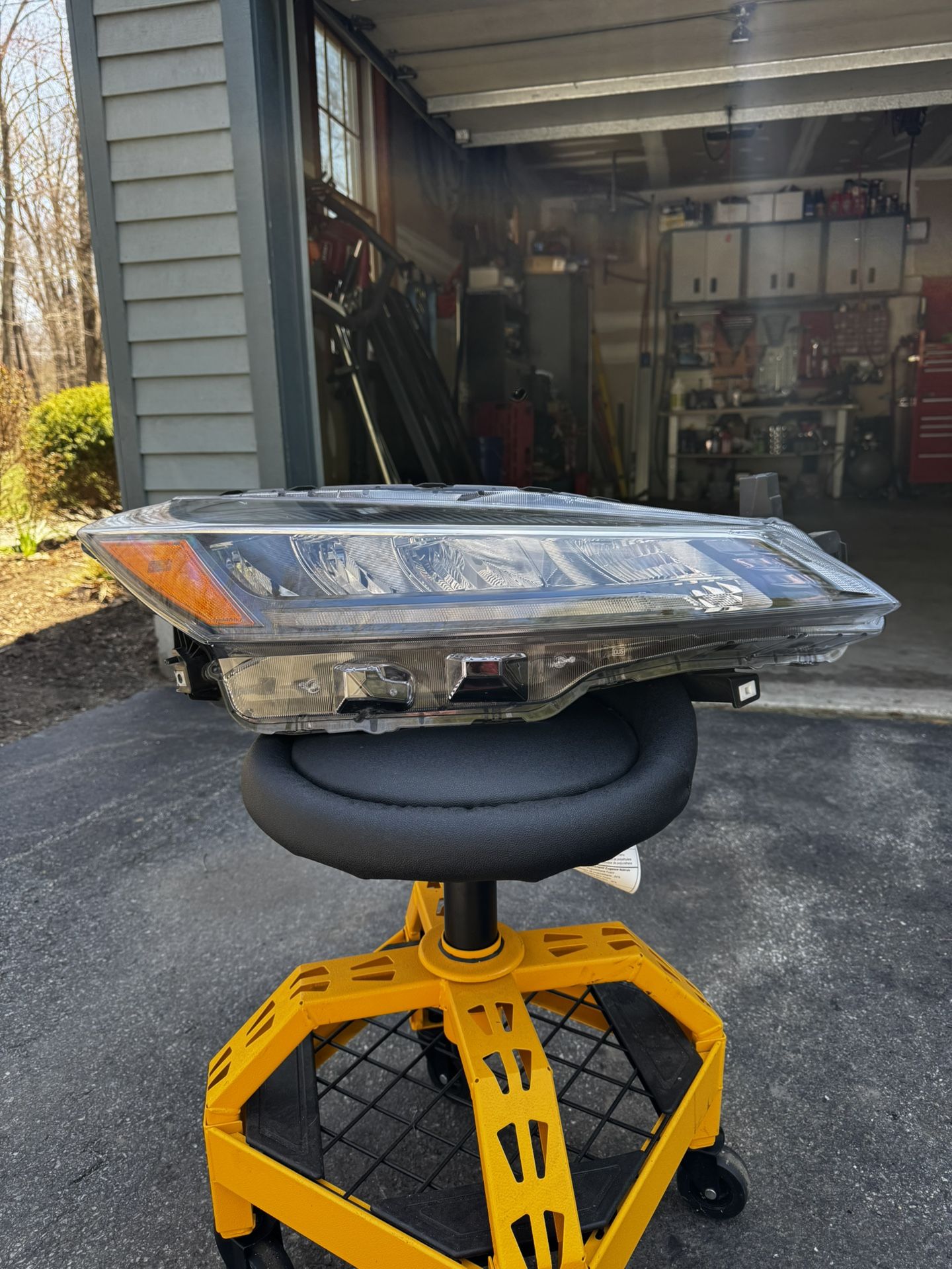 2022 Nissan Kicks SR Genuine Nissan Passenger Headlight