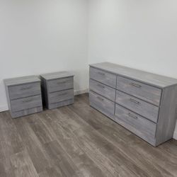 DRESSER AND TWO NIGHTSTANDS - CÓMODA Y DOS MESITAS DE NOCHE 