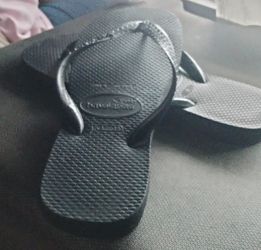 They Are Sandals And They Are Black And They Are A Size 37 To 38