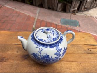 Porcelain tea pot Japanese