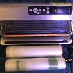 FoodSaver FM5460 Food Preservation System, 2-in-1 Automatic Vacuum Sealing Machine Excellent Condition WITH  2 ROLLS OF BAGS!! 69$!obo