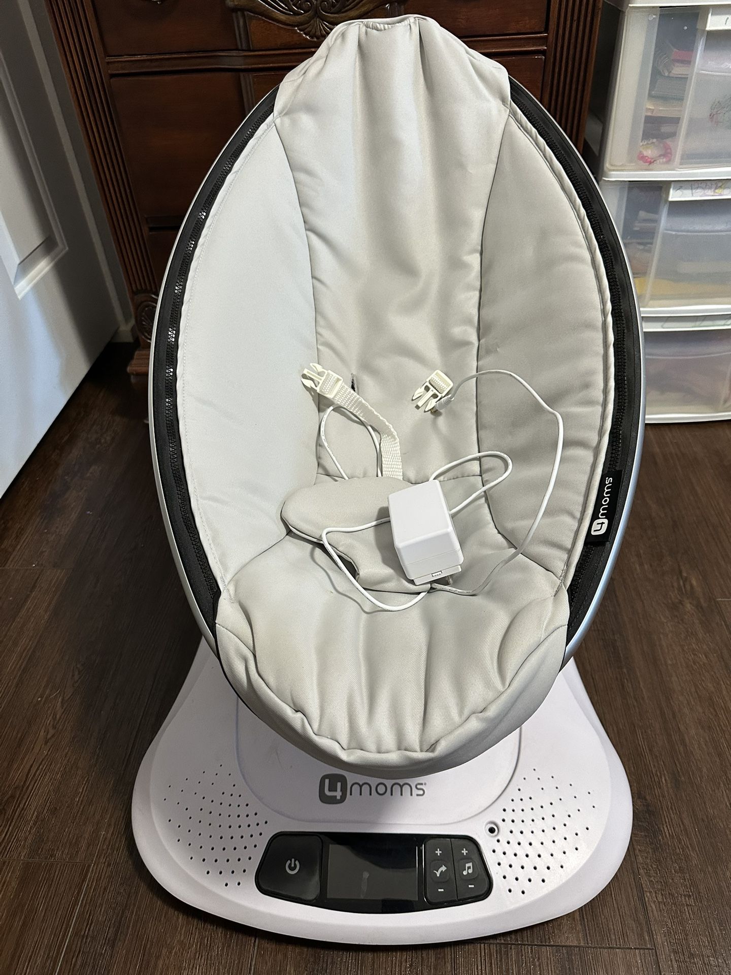4moms Mamaroo Multi-Motion Baby Swing