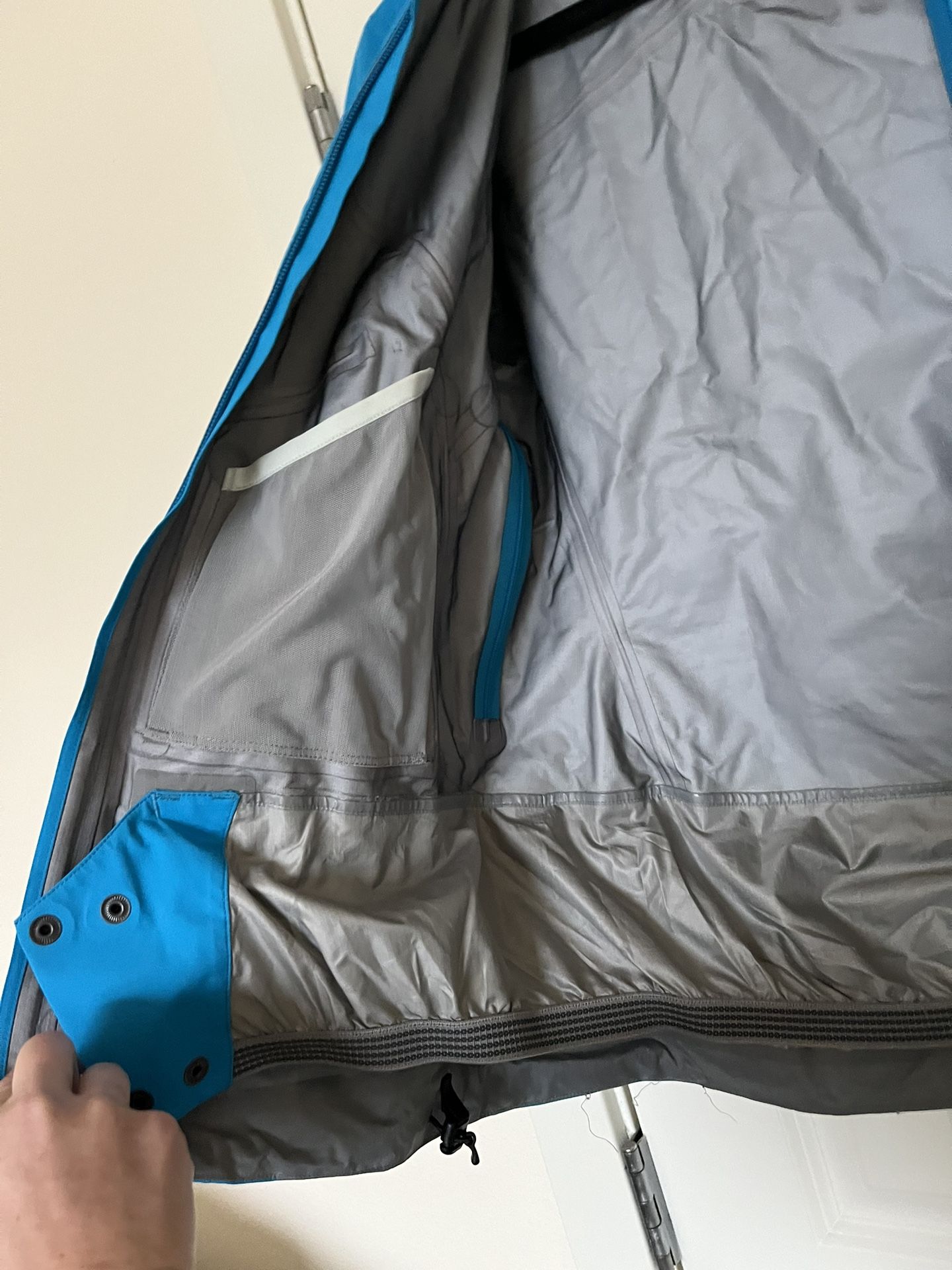 Arc'teryx Astryl Shell Jacket LIKE NEW (women's xs) for Sale in Seattle