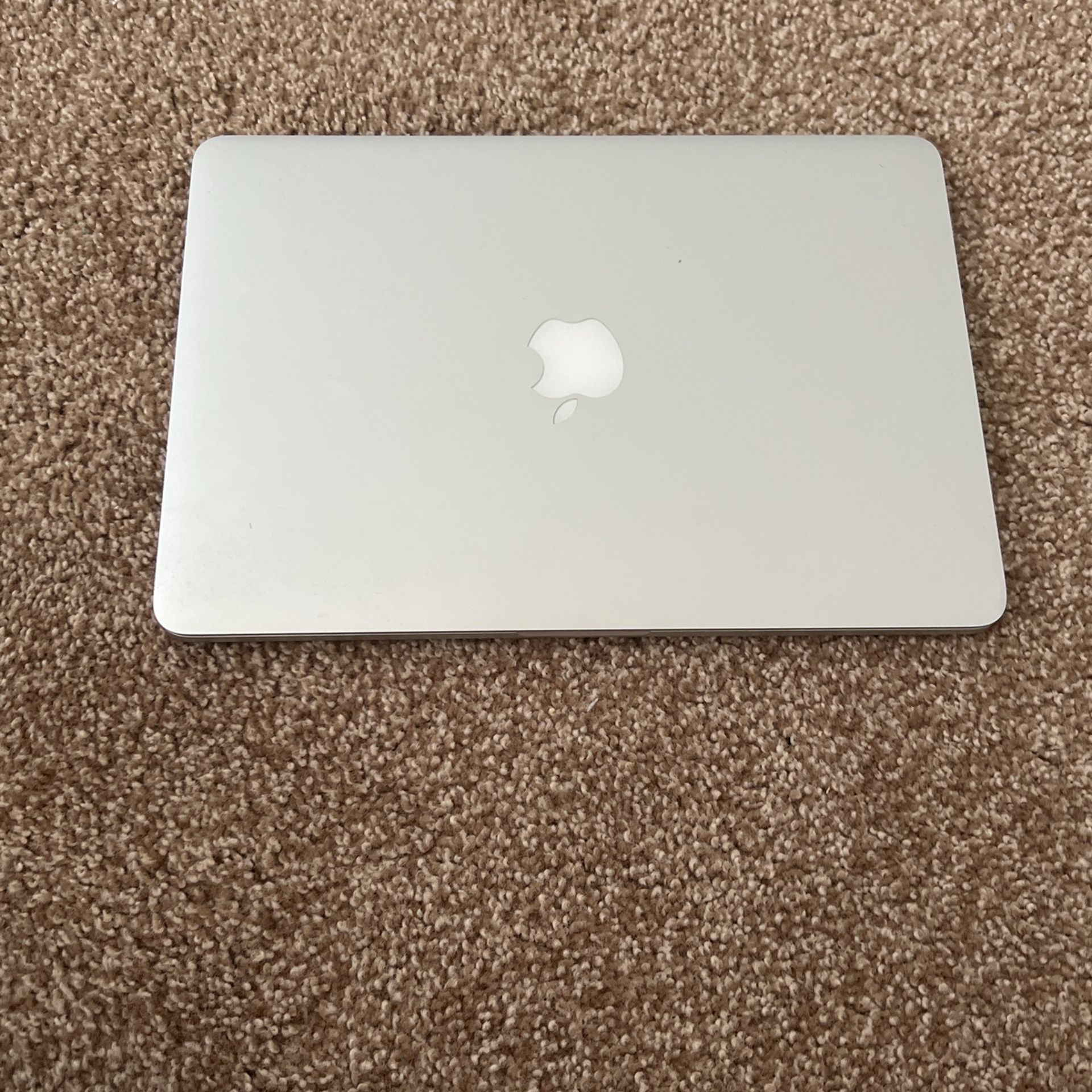 2017 Apple MacBook Pro 13.3 Inch Screenshots Need Gone ASAP. Open To All Offers.