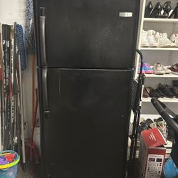Full Size Frigidaire Refrigerator 