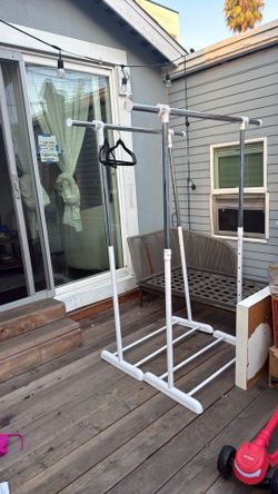 2 Hanging Racks