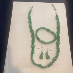 Beautiful Necklace, Bracelet and Earrings Set 