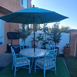 round outdoor patio Table,  umbrella aluminum pole , 4 Chairs 