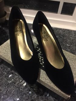 Women's 925 PM Collection Black Velvet Pumps - size 9 Brand new in the box