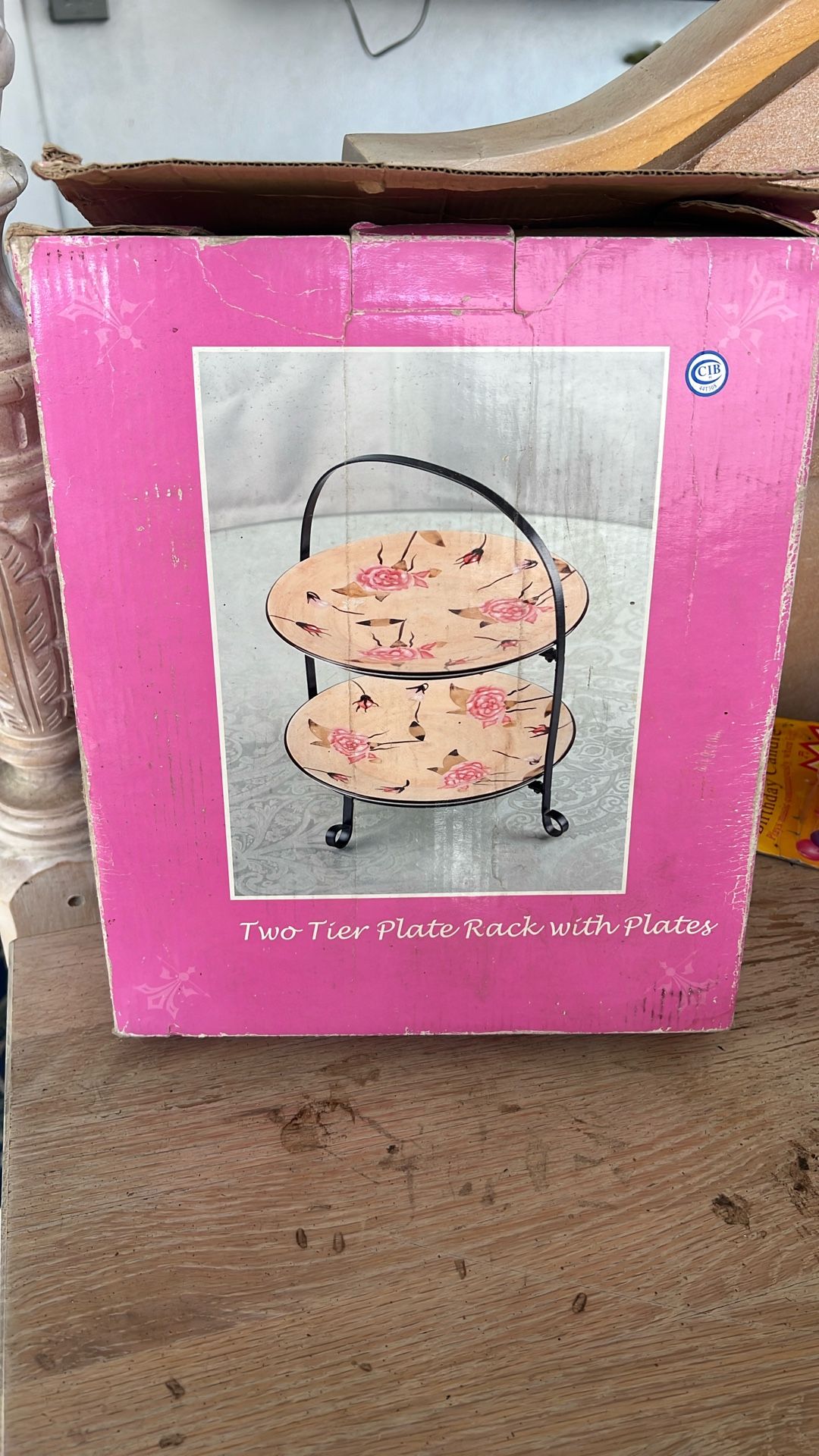 Two tier plate rack with plates