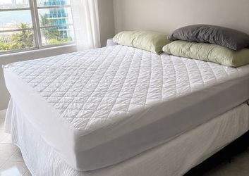 King size mattress + cover