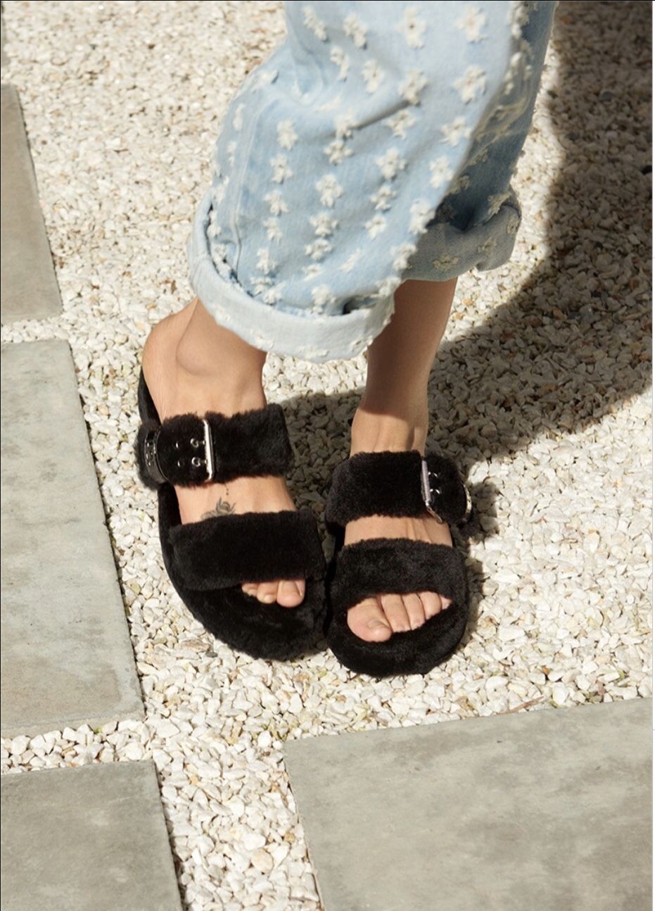 HOT Ugg “FUZZ YEAH” SLIPPER/Sandals Sizes 6,8,9 PRICE - Main Image