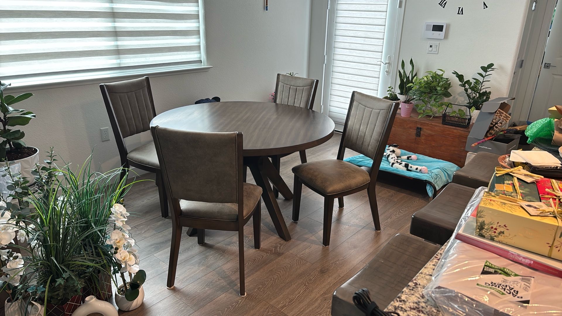 Dining Table/ 4 Chairs