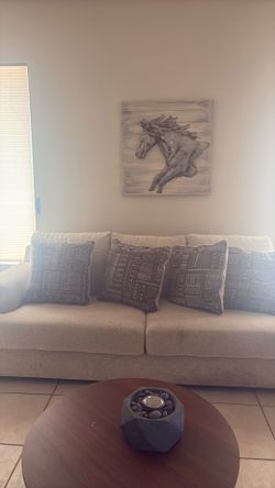 Beautiful sofa from rooms to go like new