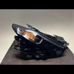 2019-2020-2021 MAZDA 3 RIGHT PASSENGER SIDE LED HEADLIGHT OEM