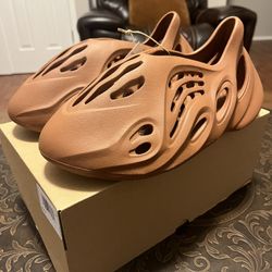 Yeezy Foam Runner Clay Red