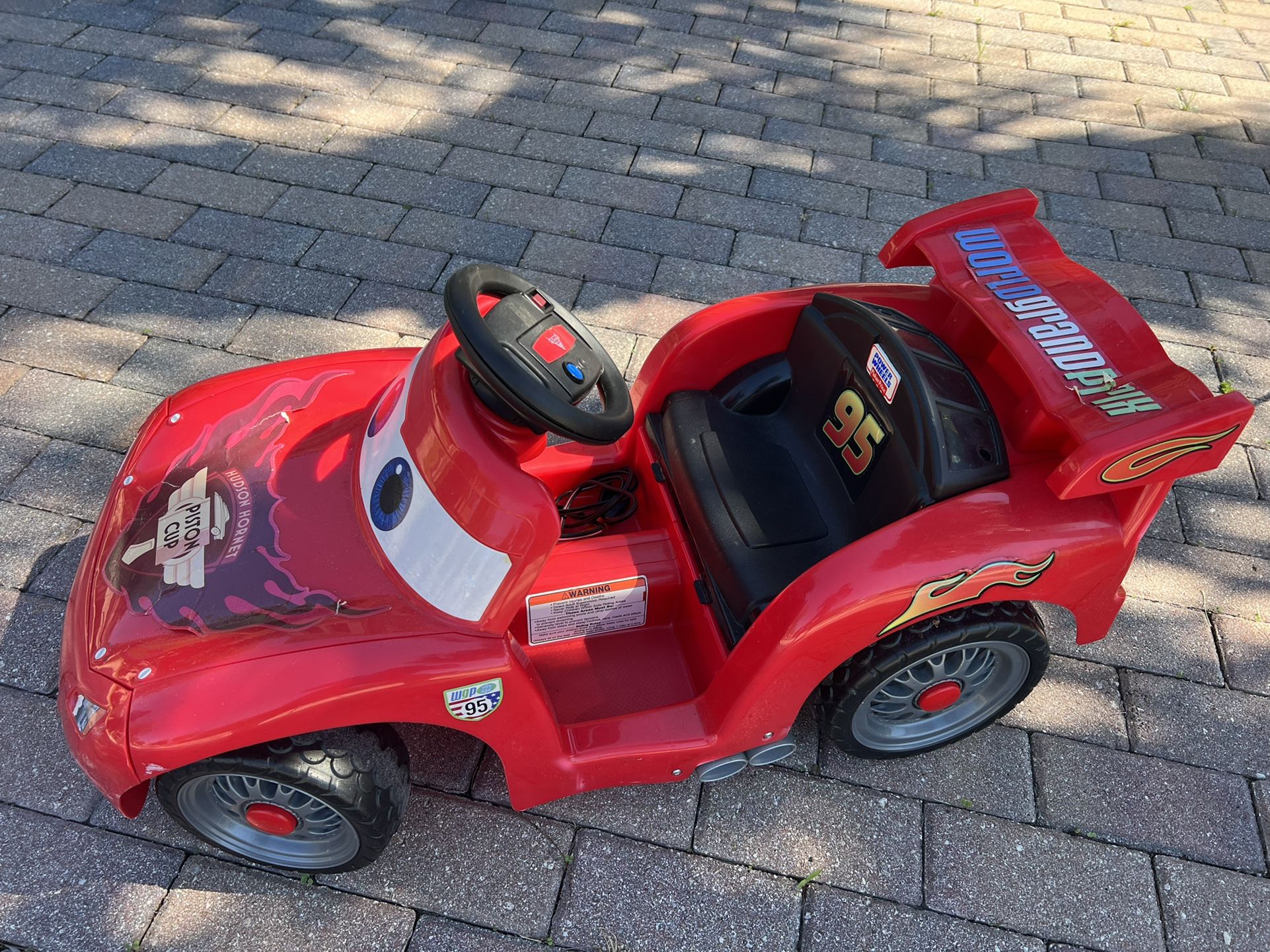 Fisher-Price Power Wheels Lightning McQueen Ride-on Car Toy Battery Powered Ride-On (Ages 12 mos - 3 years)