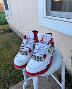 Jordan 4 fire reds