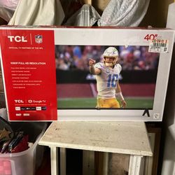 40" TCL TV Almost New 