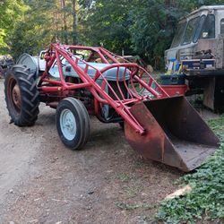 (2) Ford 8 N Tractors 1 Runs