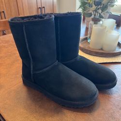 New UGG Classic Short II