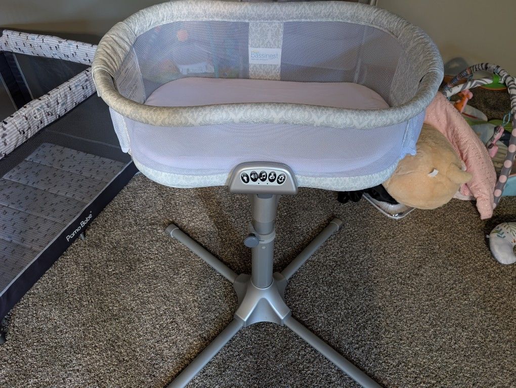 Halo Swivel Bassinet