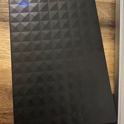 Seagate Expansion External Hard Drive 1TB 3.0 Compatible With PC, Xbox One, PS4, and Mac OS