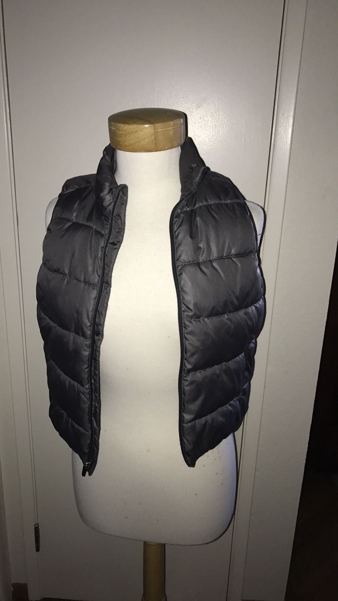 Old Navy Pewter Gray puffer vest jacket coat sp small petite