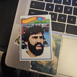 John Vella 1977 Topps Football Card