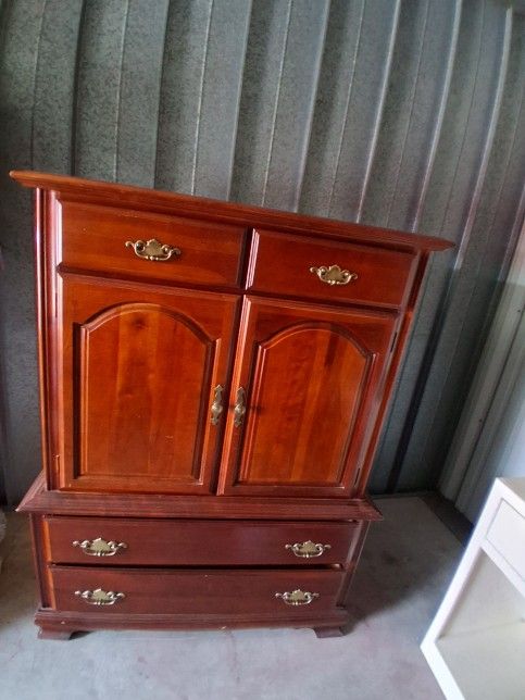 Dresser