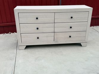 Modern like new Cuzzy White and Black 6 drawer *Clearance