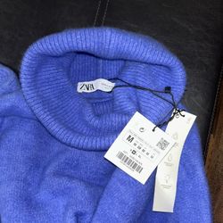 $20 For. Super Soft Shetland Turtleneck New With Tag 