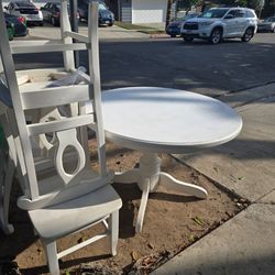 White Round Dining Table with Chairs