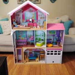 Dollhouse 