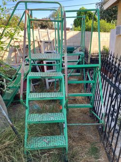 4 step ladders 60:00 ea