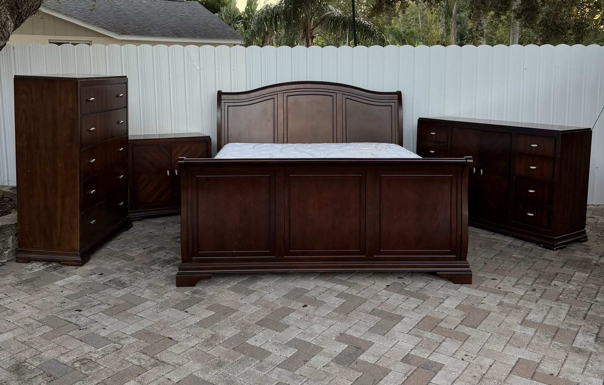 Beautiful King size bedroom set. (Mattress and boxspring included). I can deliver for an additional cost.