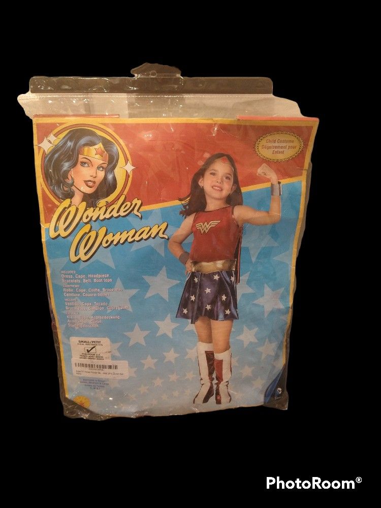 Wonder Woman costume (child Small 4-6)
Small/Petite. New. Never used. Halloween.