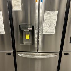 LG French Door Refrigerator, Dual Ice Maker, Water And Ice Dispenser. 