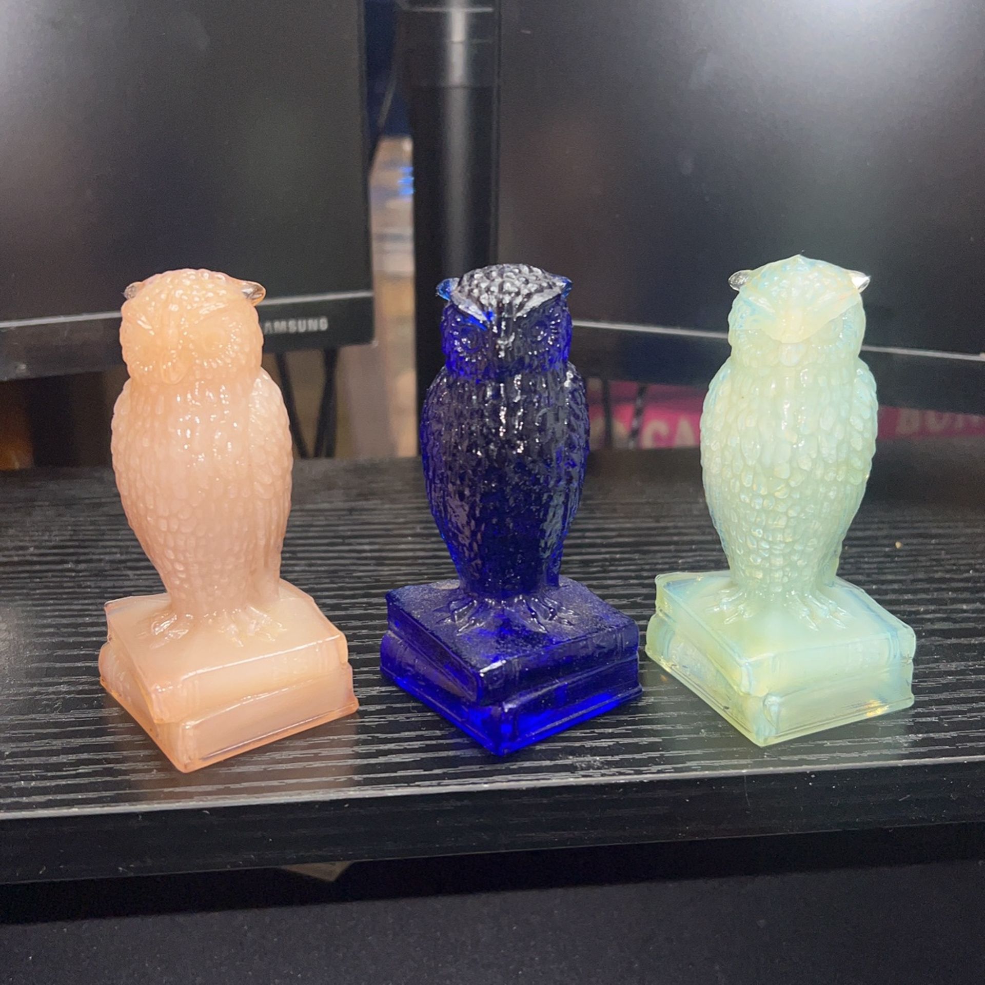 Vintage Degenhart Glass Wise Owl on Books Figurine/paperweight