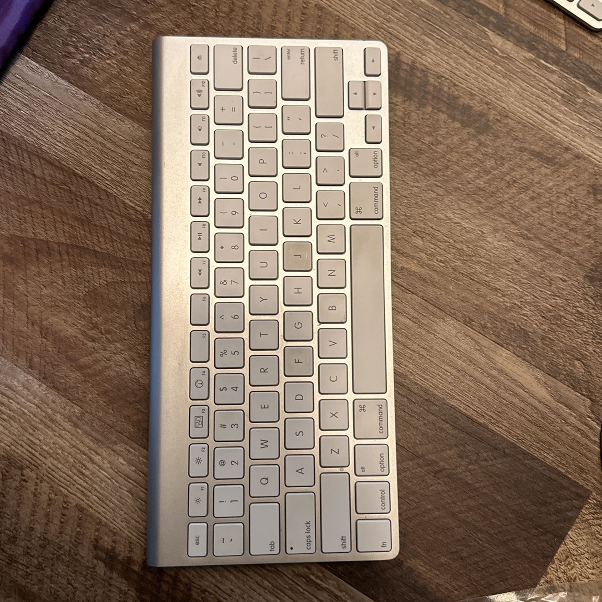 Apple Bluetooth keyboard