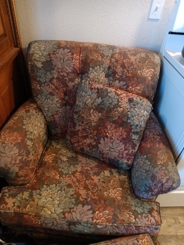 Chair w/Ottomon