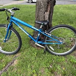 Specialized Hotrock Mountain Bike Size 24” ( Like New )