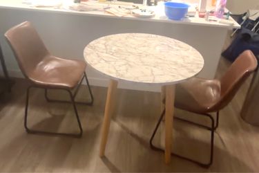 Dining room table + chairs (must go by 7/3)
