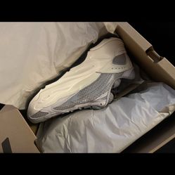 adidas Yeezy Boost 700 V2 Static Sz 9.5
