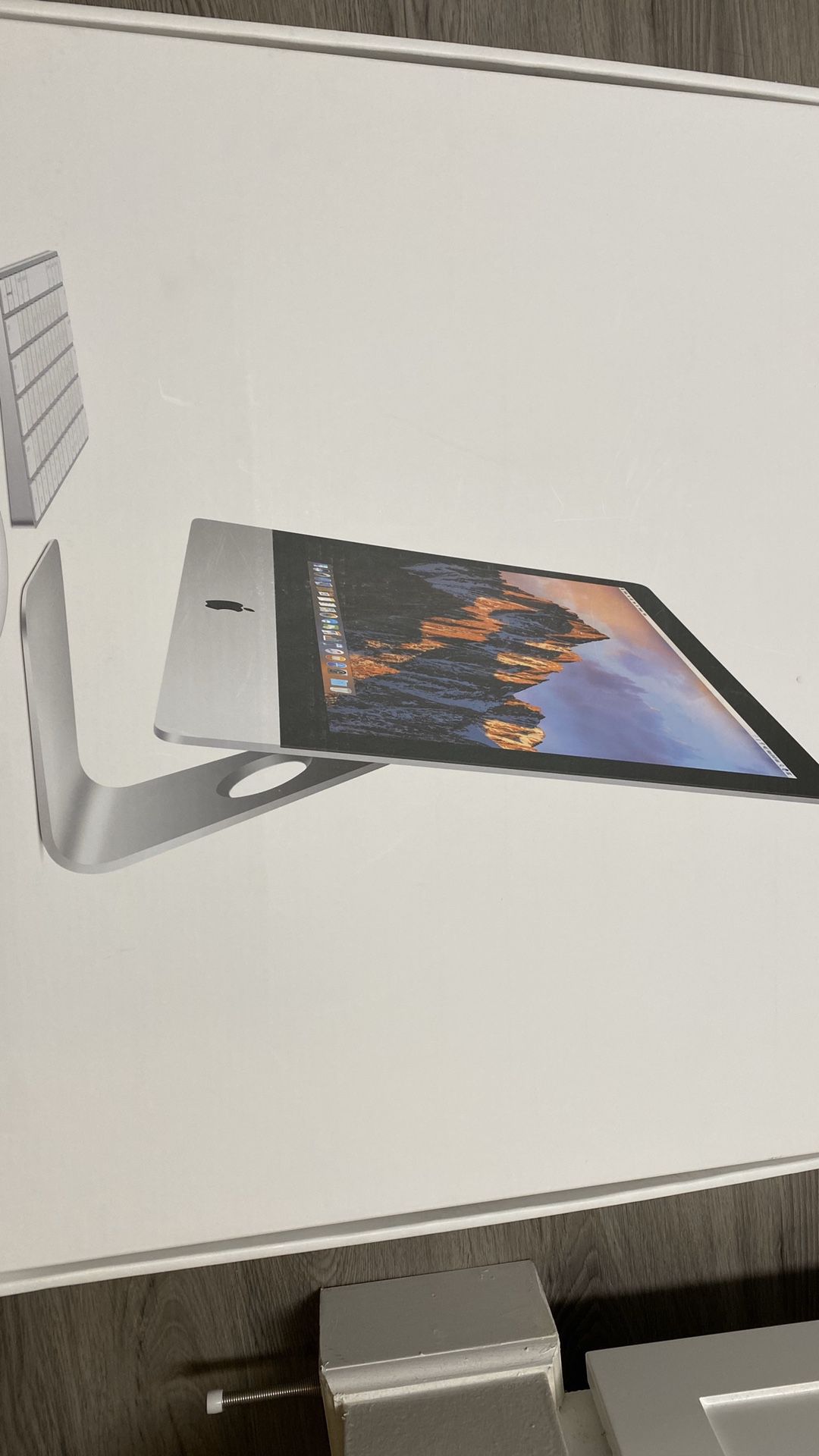 21.5 inch iMac 2017 model LIKE NEW