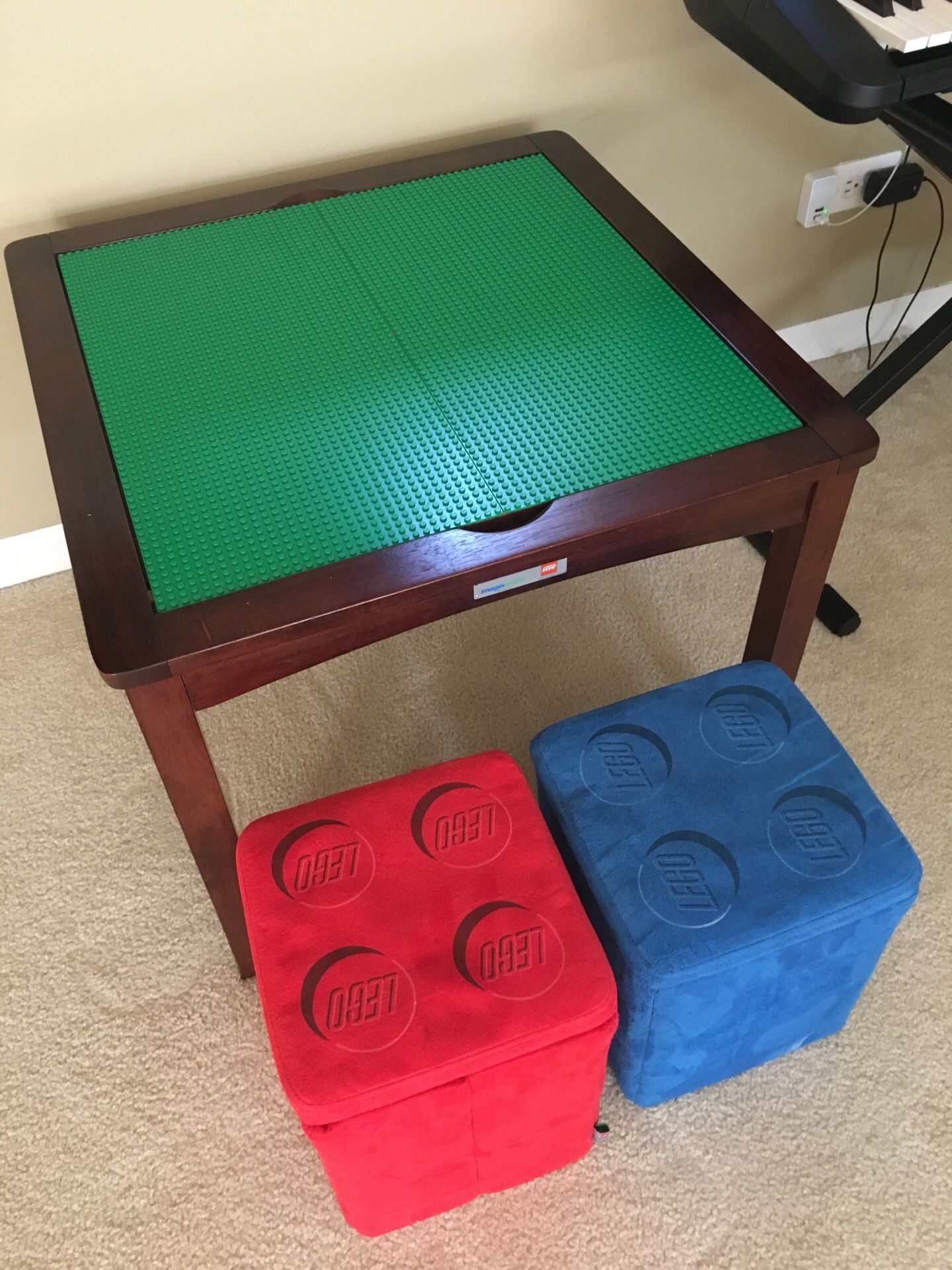 Imaginarium LEGO activity table with 2 ottomans
