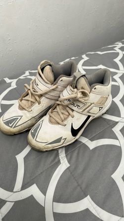 Nike kids cleats size 4