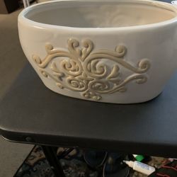 Ceramic  Decorative Beige Planter/Vase 7.00 Dollars  In Hurst Cross Posted